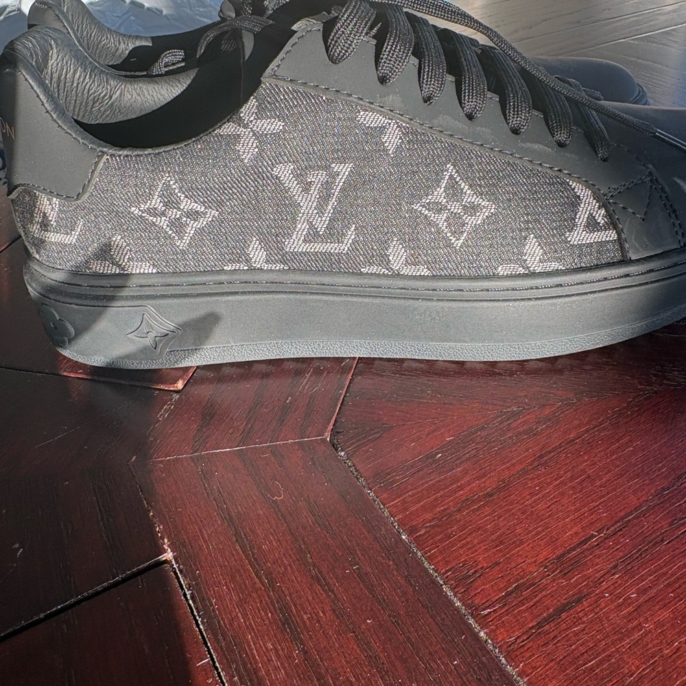 Louis Vuitton Black Monogram Sneakers Copy - Picture 3 of 4